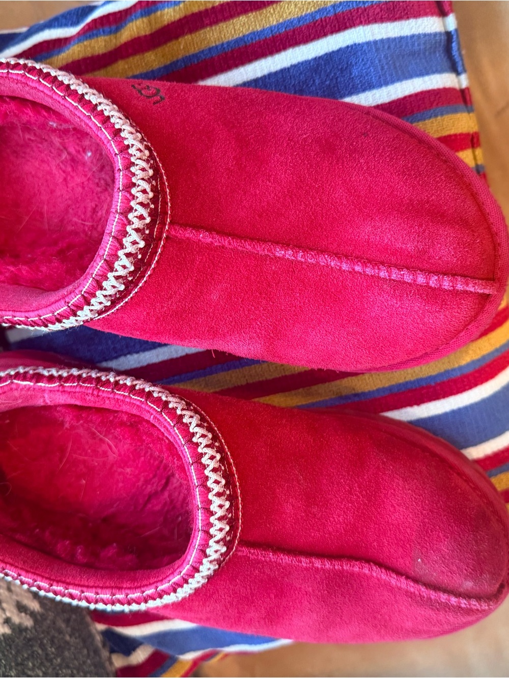 Red Tazman Uggs Size 8 women’s
